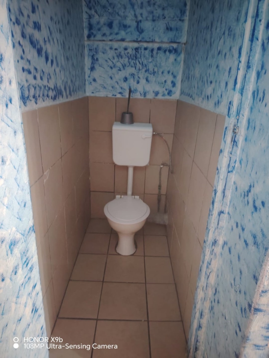 5 Bedroom Property for Sale in Wynberg Upper Western Cape